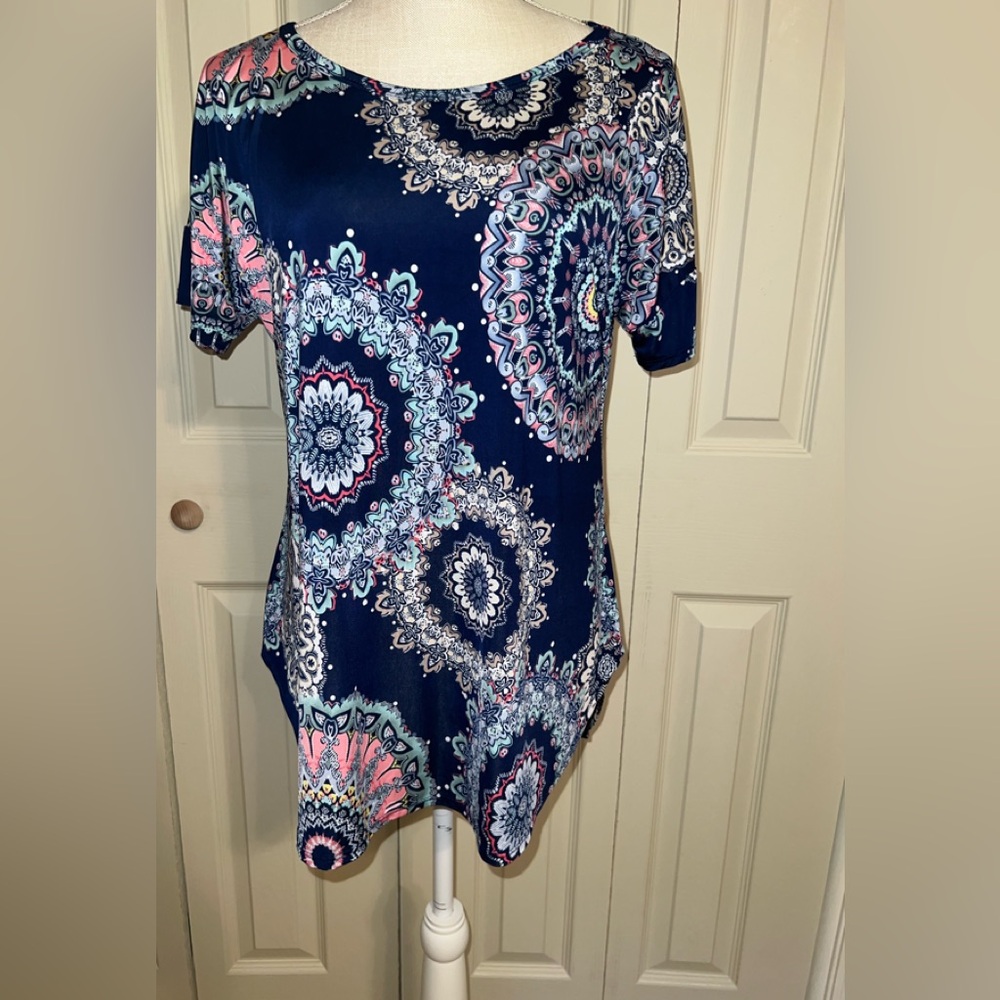 Lightweight short sleeve tunic top. Size S
